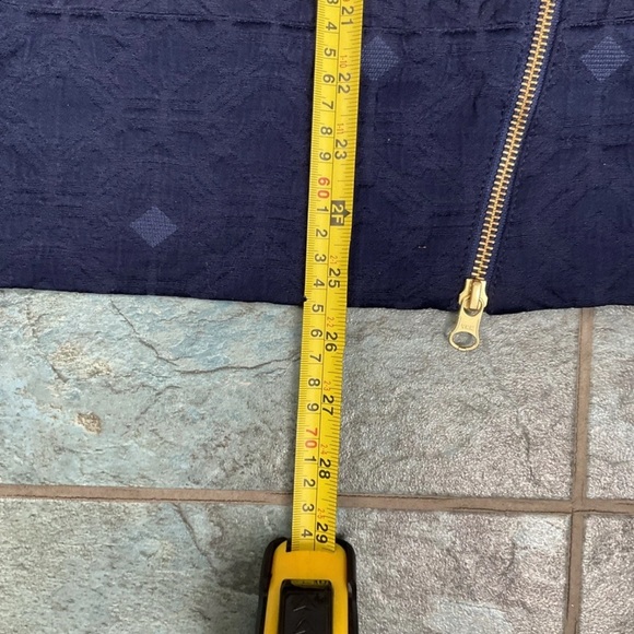 J Crew Matelasse Zip Top Size 12 Navy Blue Geometric Embossed Boxy Blouse New - Picture 7 of 7